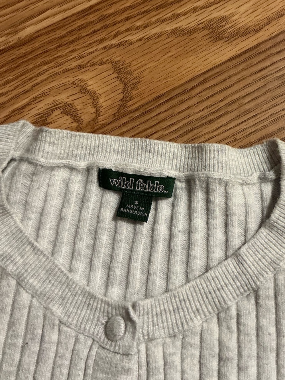 Wild Fable Grey Ruffled-Hem Ribbed Button Cardigan Sweater Size Small - Picture 6 of 6